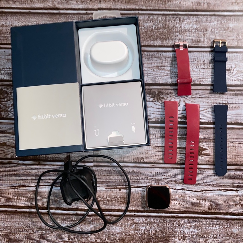 Fitbit Versa - Rose Gold Aluminum with bands